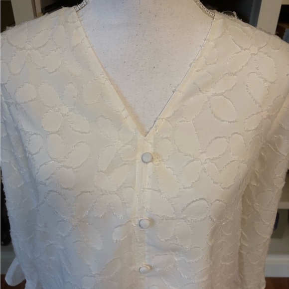 NEW LOFT White Blouse Long Sleeve V-Neck Floral Stitching Ruffle Cuff Size XS - Picture 2 of 8